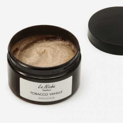 Tobacco Vanille parfemisani piling za telo za glatku i meku kožu 250 ml